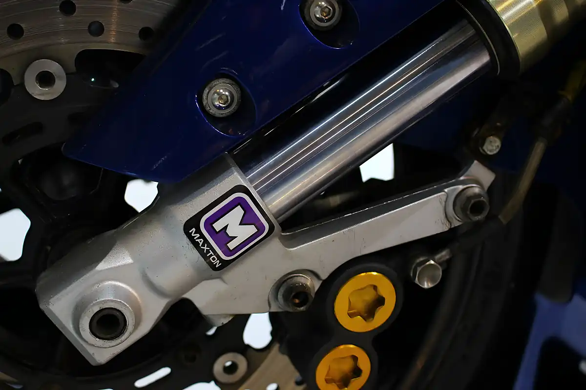 Used 1999 Yamaha R1 Blue - Interior and Exterior details 3