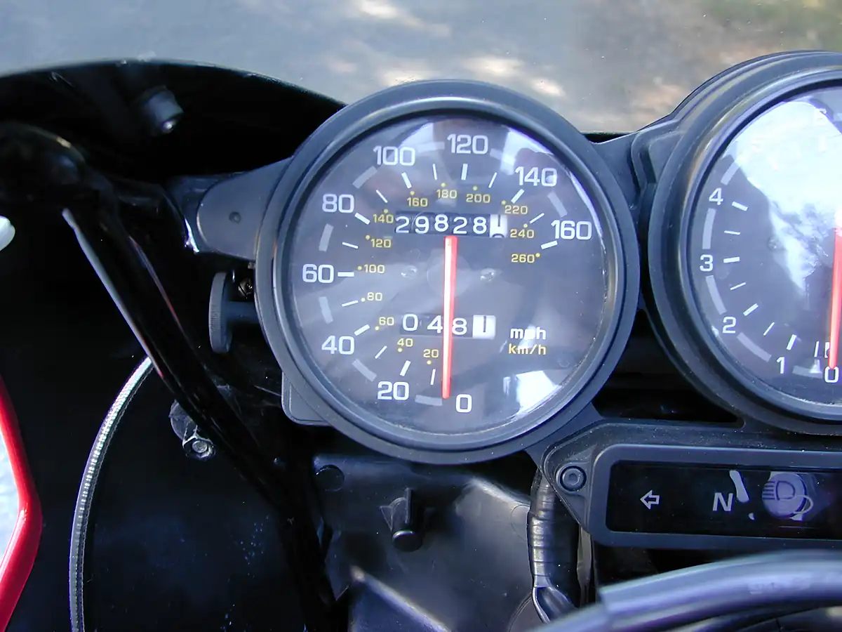 Used 1999 Yamaha TRX850 Red - Interior and Exterior details 19