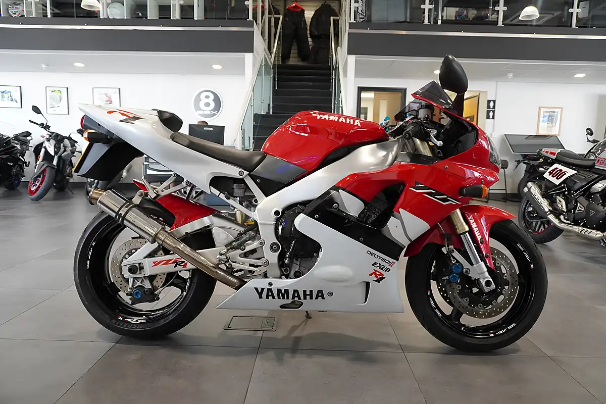Used 1999 Yamaha YZF-R1 Red/ White - Front View