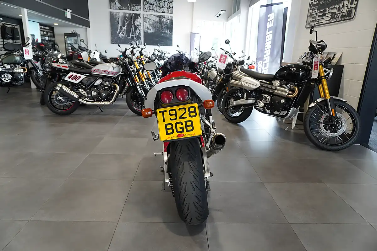 Used 1999 Yamaha YZF-R1 Red/ White - Interior and Exterior details 4