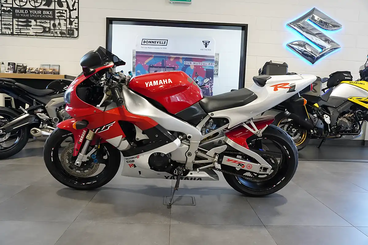Used 1999 Yamaha YZF-R1 White/Red - Interior and Exterior details 2