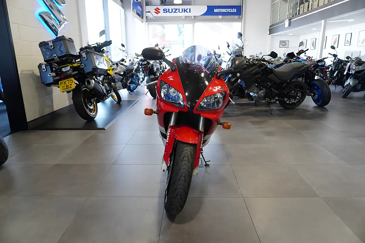 Used 1999 Yamaha YZF-R1 White/Red - Interior and Exterior details 3