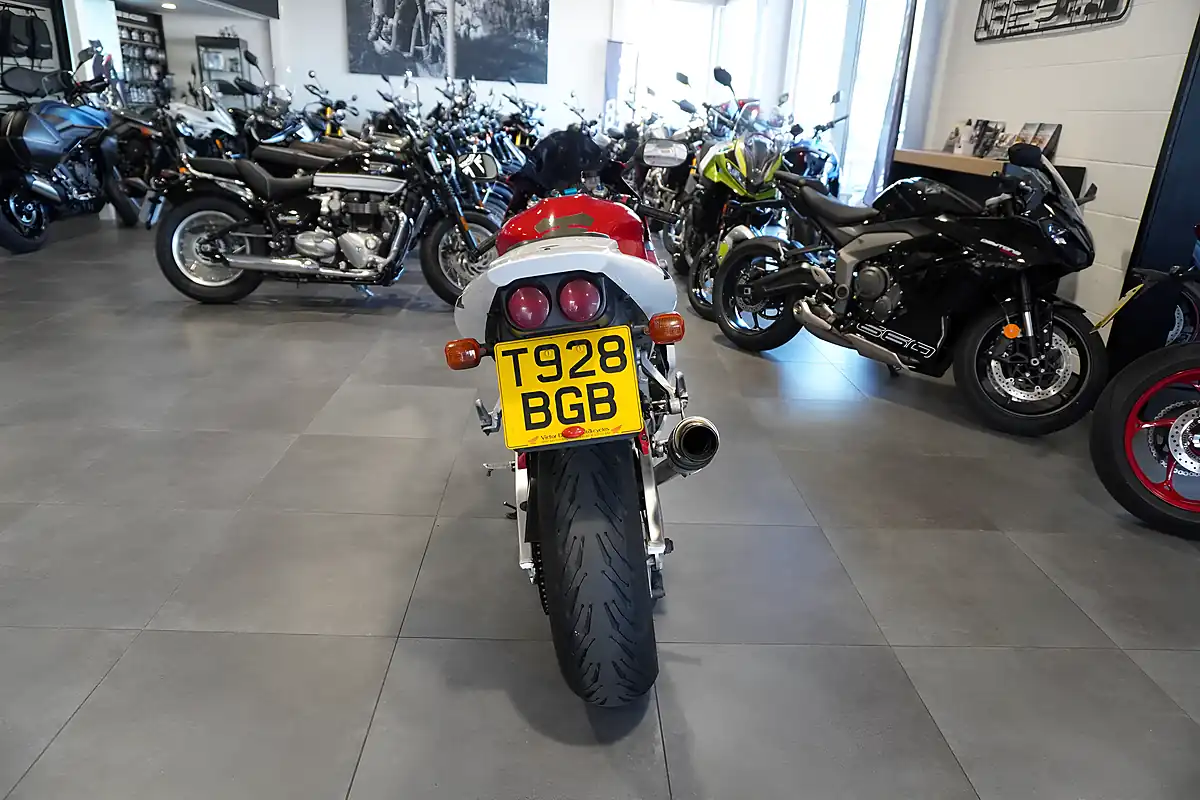 Used 1999 Yamaha YZF-R1 White/Red - Interior and Exterior details 4
