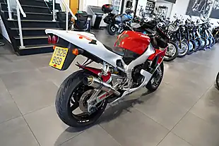 Used 1999 Yamaha YZF-R1 White/Red - Interior and Exterior details 5