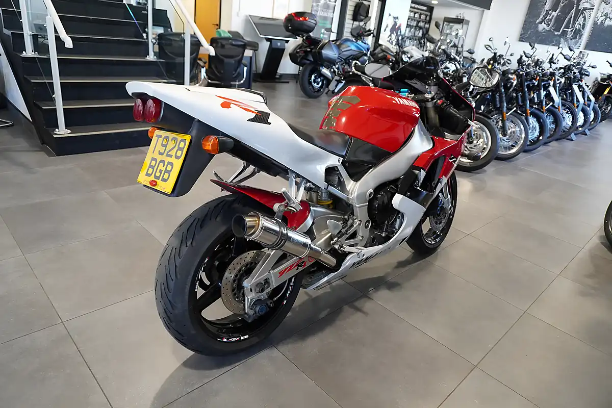 Used 1999 Yamaha YZF-R1 White/Red - Interior and Exterior details 5