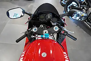 Used 1999 Yamaha YZF-R1 White/Red - Interior and Exterior details 7