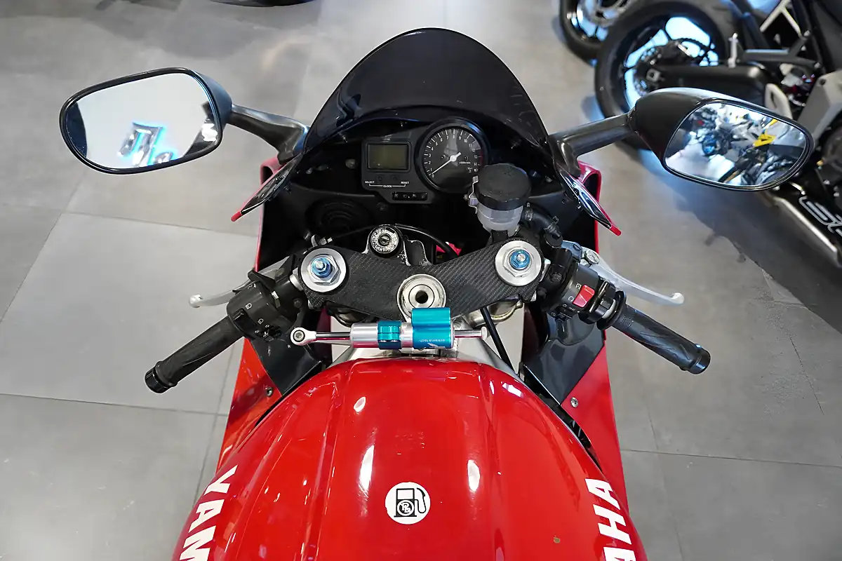 Used 1999 Yamaha YZF-R1 White/Red - Interior and Exterior details 7