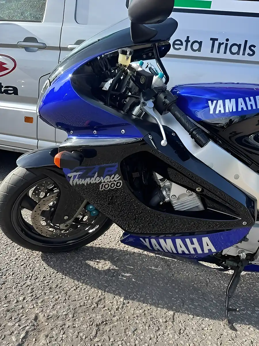 Used 1999 Yamaha YZF1000R Thunderace - Interior and Exterior details 10