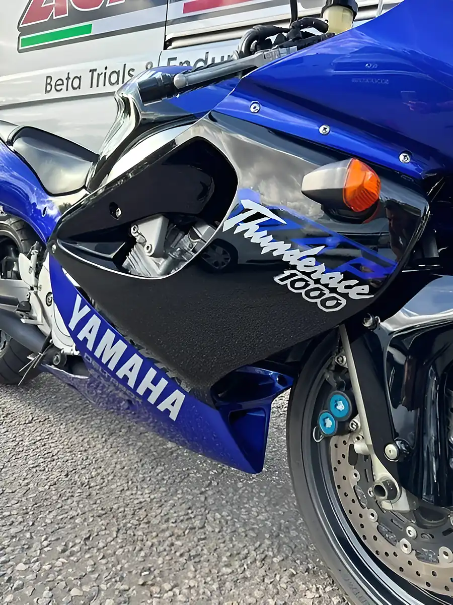 Used 1999 Yamaha YZF1000R Thunderace - Interior and Exterior details 4