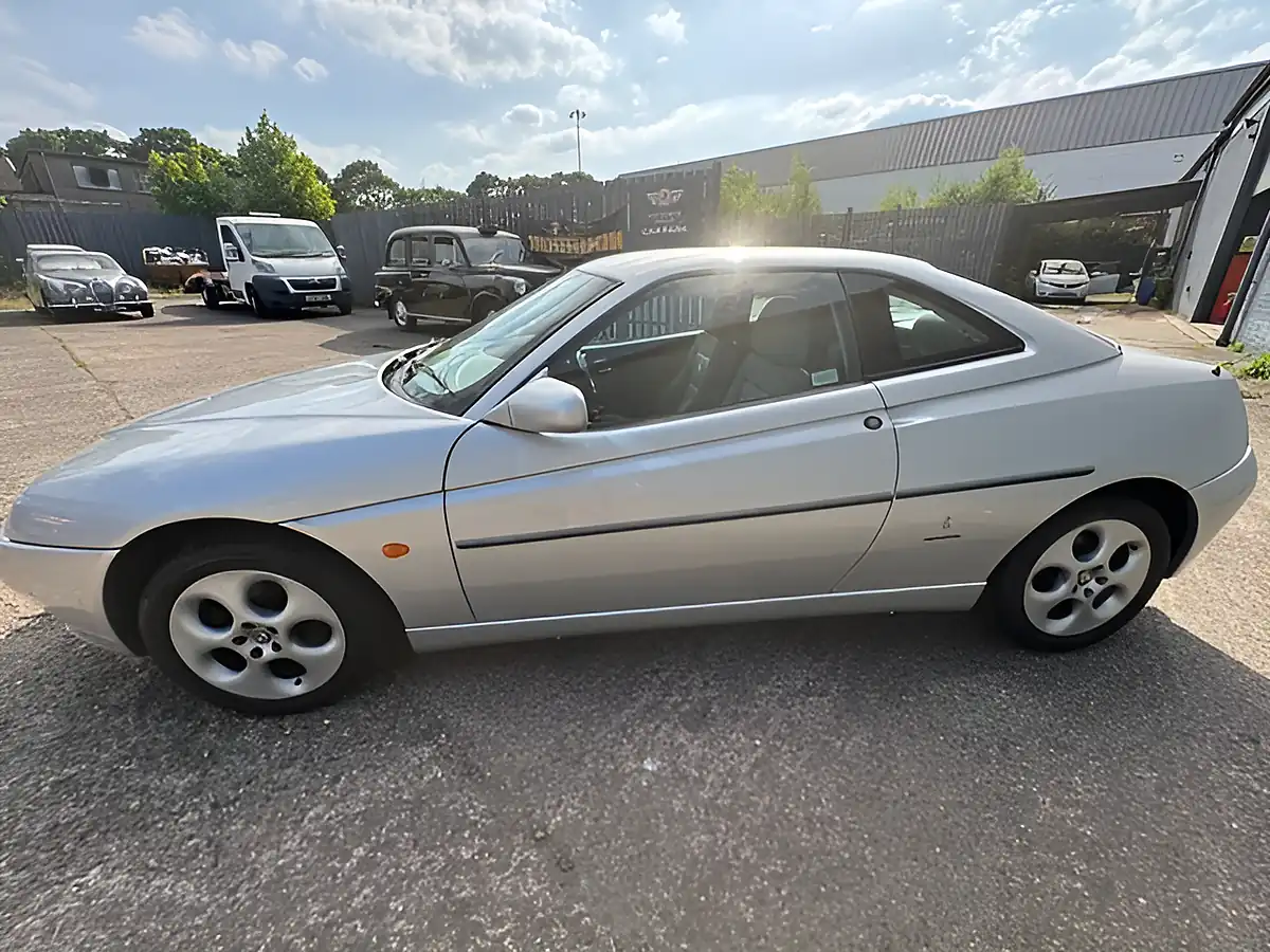 Used 2000 Alfa Romeo Gtv Turismo Silver - Interior and Exterior details 14
