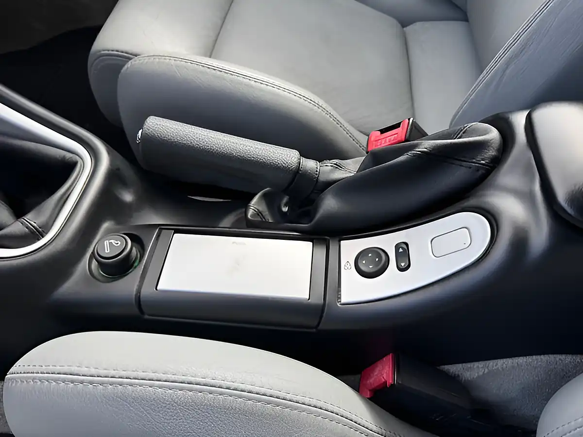 Used 2000 Alfa Romeo Gtv Turismo Silver - Interior and Exterior details 17