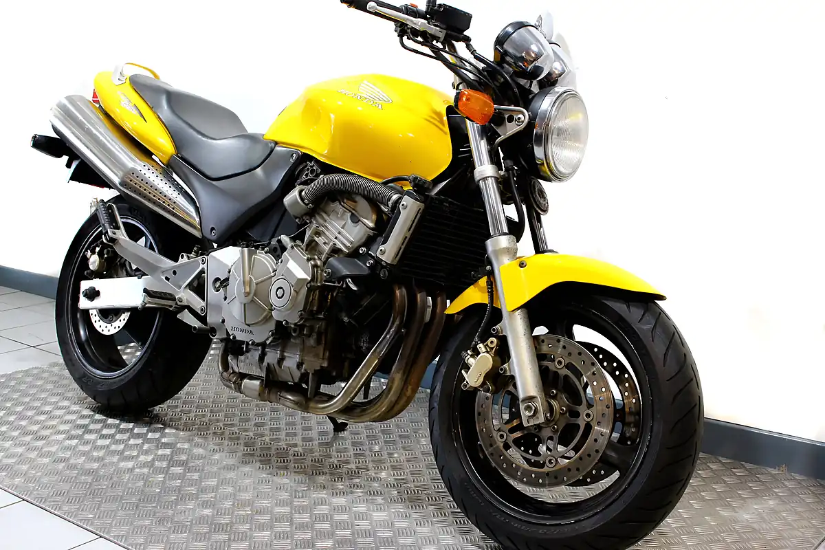 Used 2000 Honda CB600F Yellow - Interior and Exterior details 2