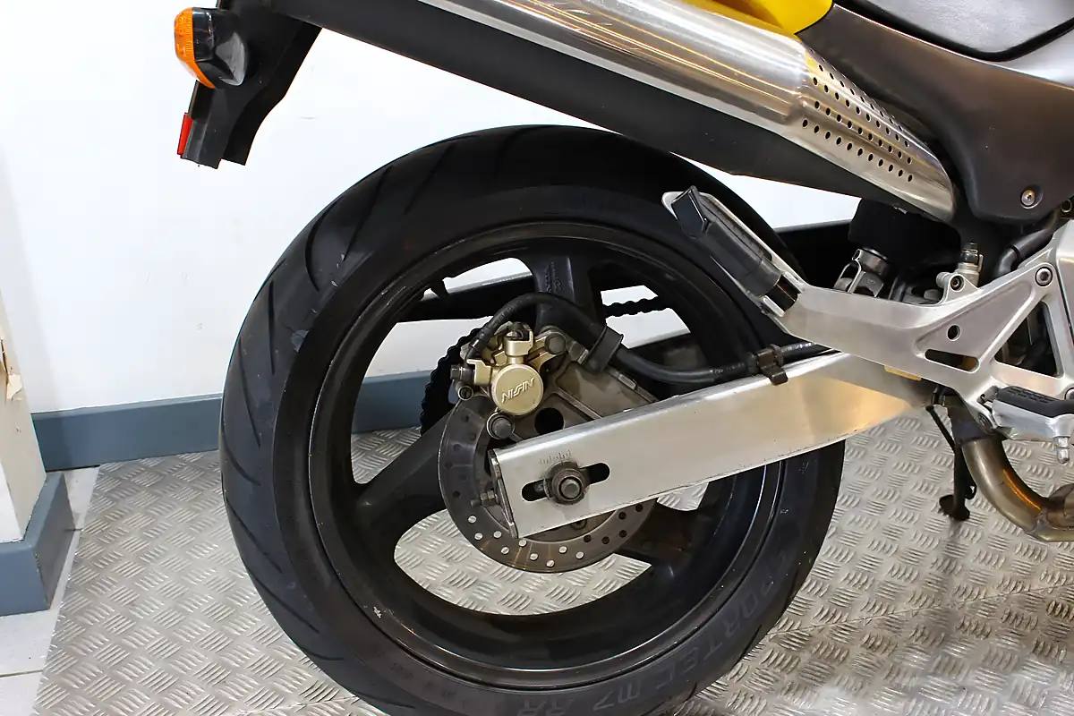 Used 2000 Honda CB600F Yellow - Interior and Exterior details 7