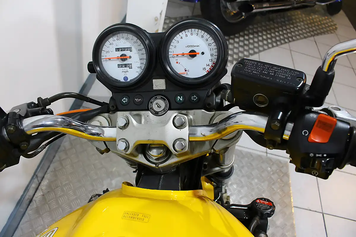 Used 2000 Honda CB600F Yellow - Interior and Exterior details 8