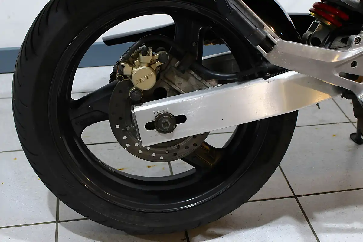 Used 2000 Honda Hornet CB600F Yellow - Interior and Exterior details 4