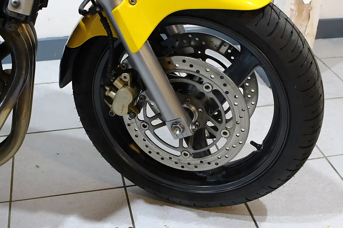 Used 2000 Honda Hornet CB600F Yellow - Interior and Exterior details 6