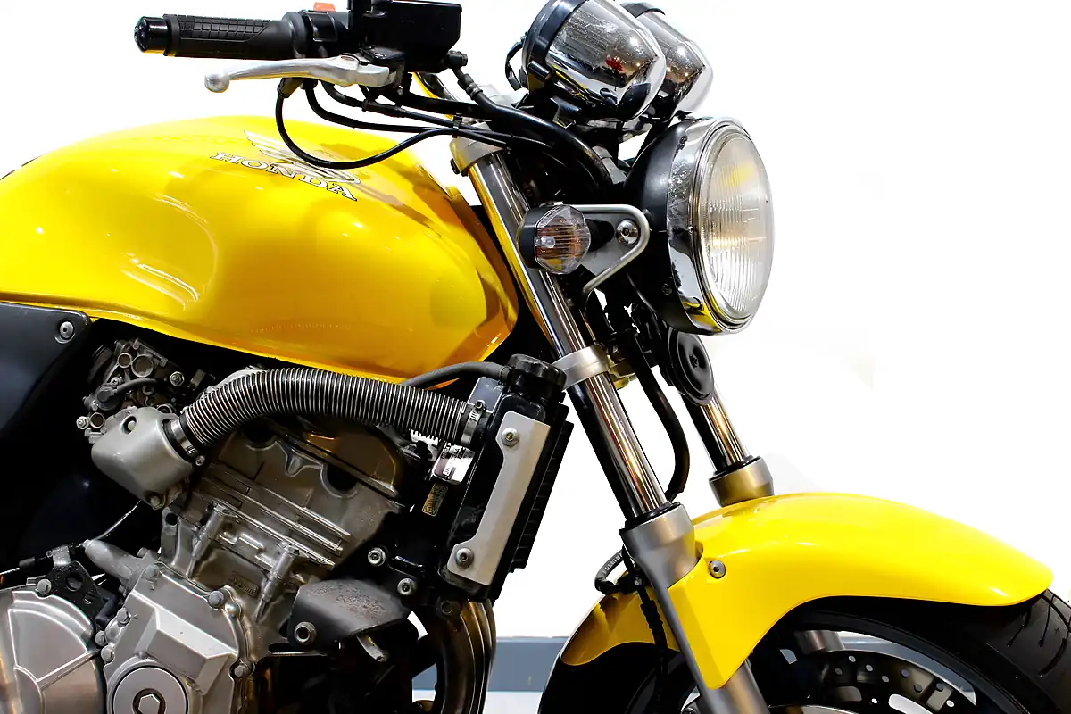 Used 2000 Honda Hornet CB600F Yellow - Interior and Exterior details 7