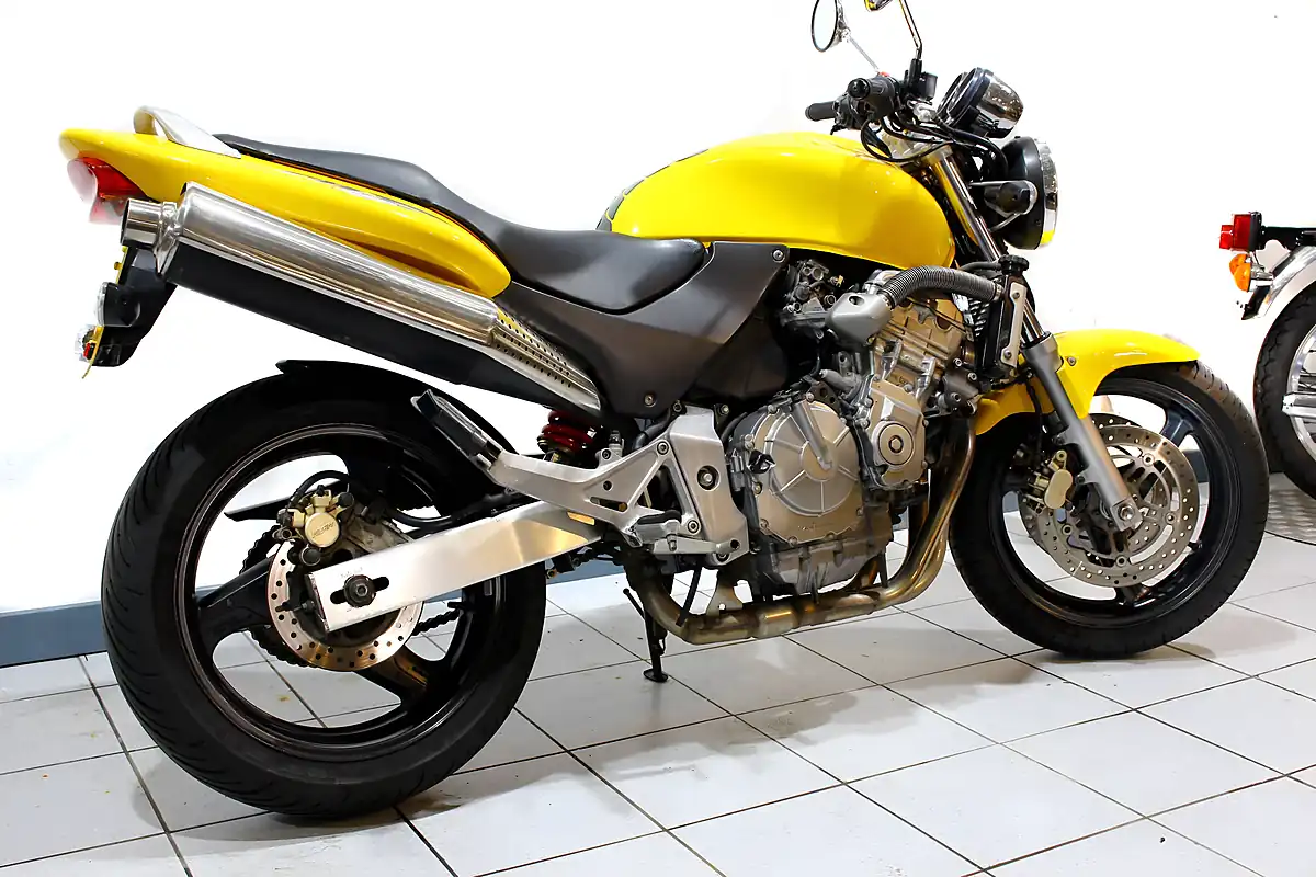 Used 2000 Honda Hornet CB600F Yellow - Interior and Exterior details 8