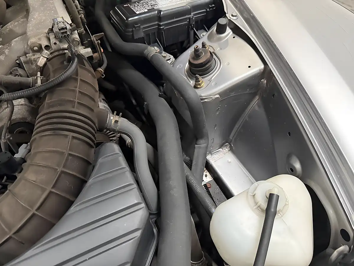 Used 2000 Honda S2000 Roadster Metallic Silver - Interior and Exterior details 17