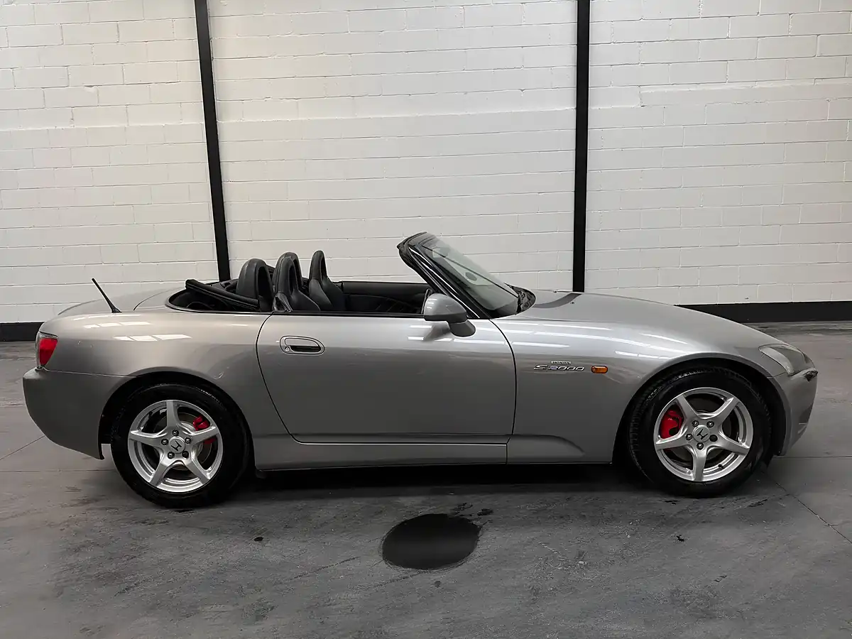Used 2000 Honda S2000 Roadster Metallic Silver - Interior and Exterior details 8