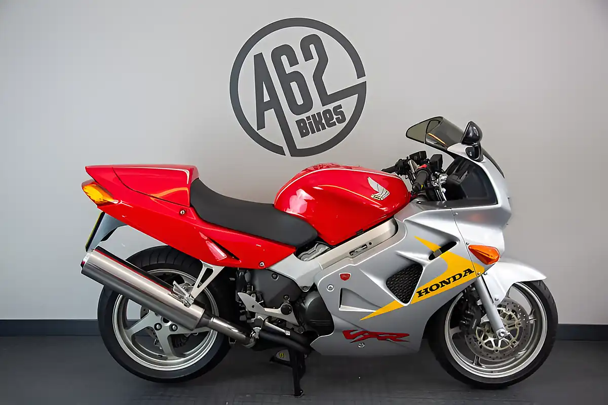 Used 2000 Honda VFR800 Anniversary Red - Interior and Exterior details 3