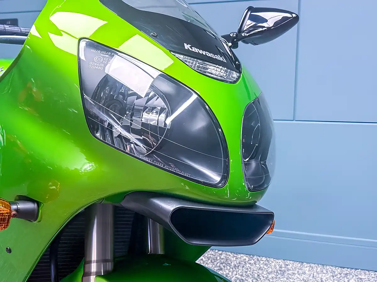 Used 2000 Kawasaki ZX-12R Ninja Green - Interior and Exterior details 11