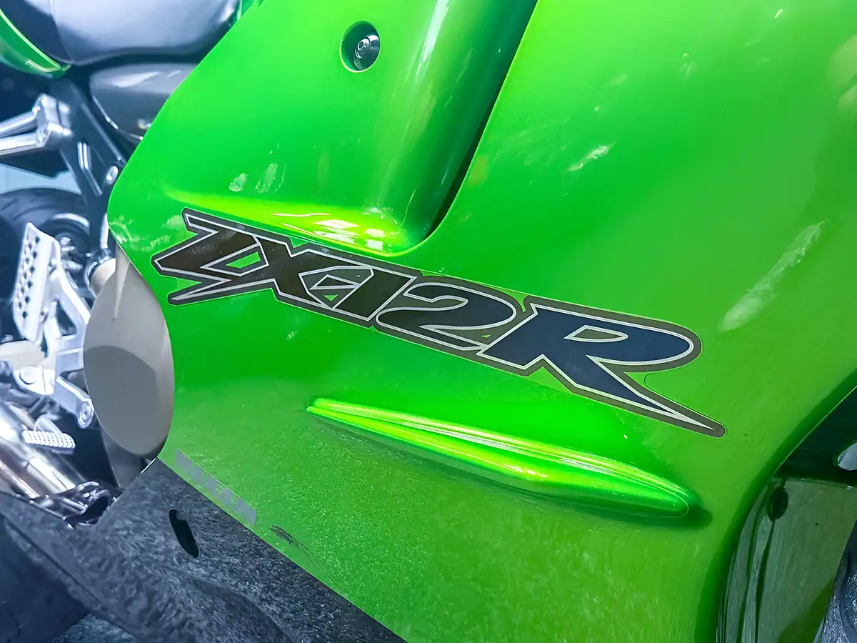 Used 2000 Kawasaki ZX-12R Ninja Green - Interior and Exterior details 12