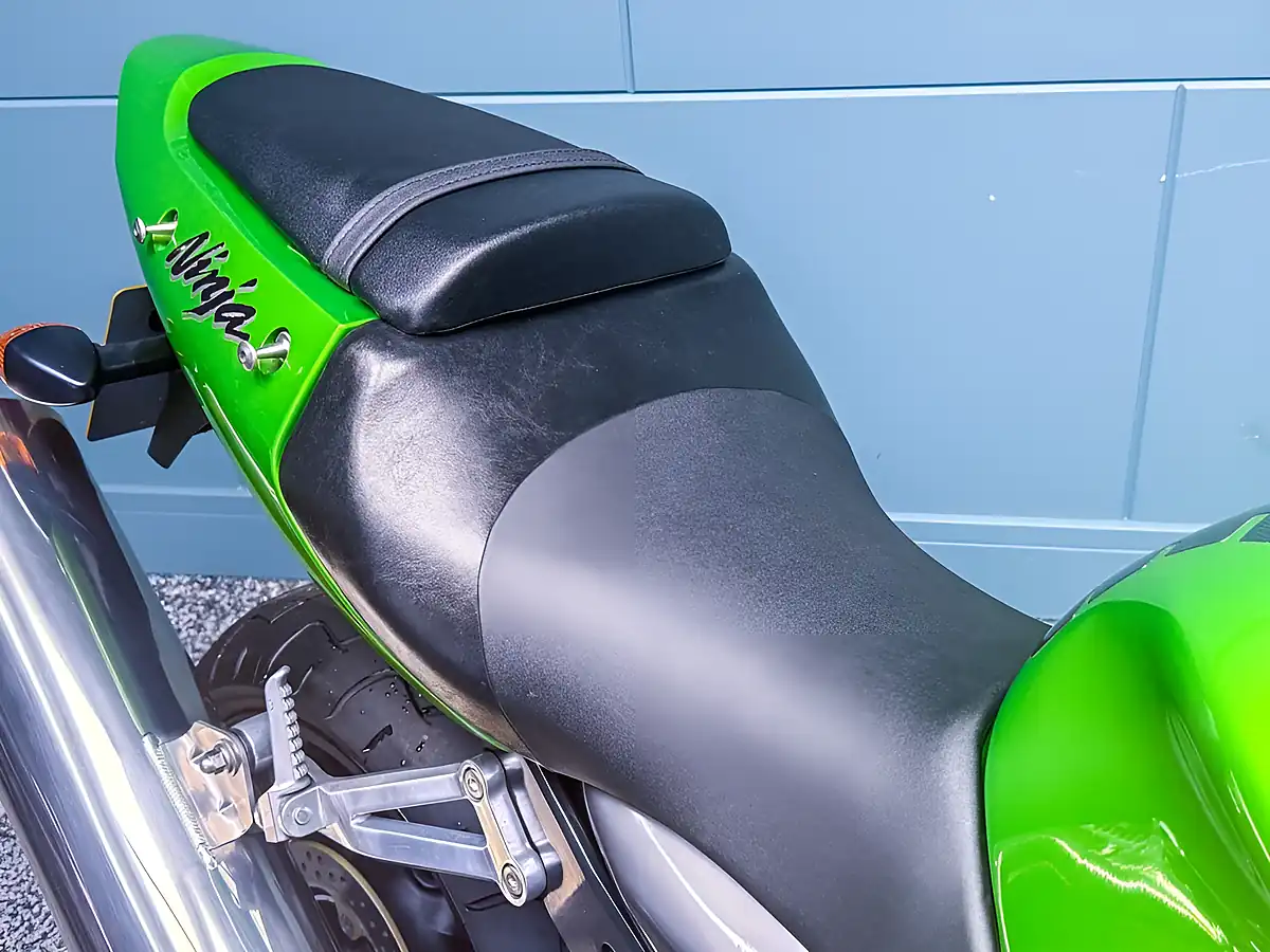 Used 2000 Kawasaki ZX-12R Ninja Green - Interior and Exterior details 13