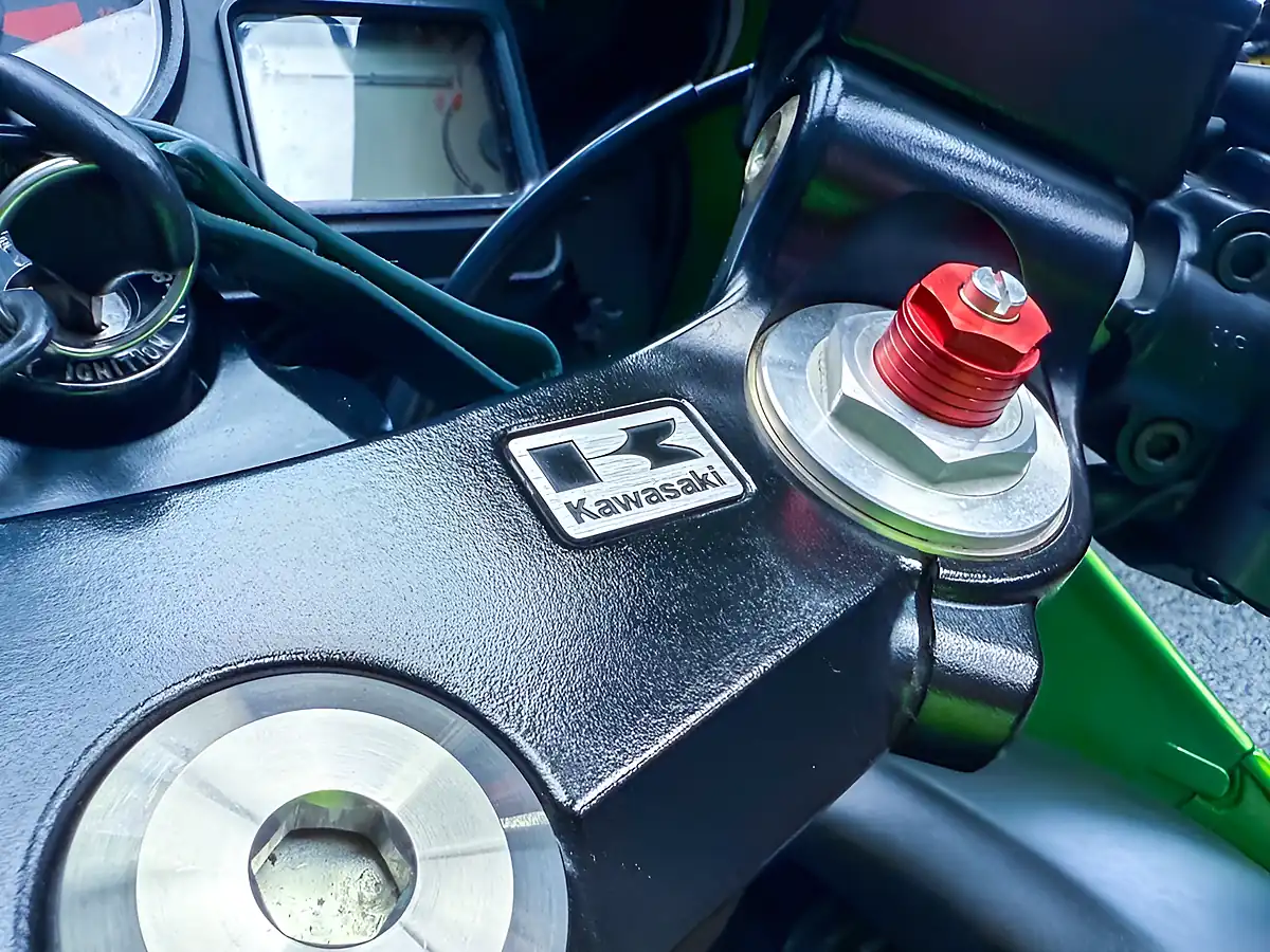 Used 2000 Kawasaki ZX-12R Ninja Green - Interior and Exterior details 16