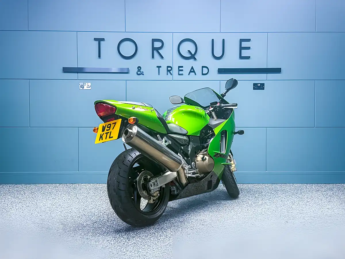 Used 2000 Kawasaki ZX-12R Ninja Green - Interior and Exterior details 4