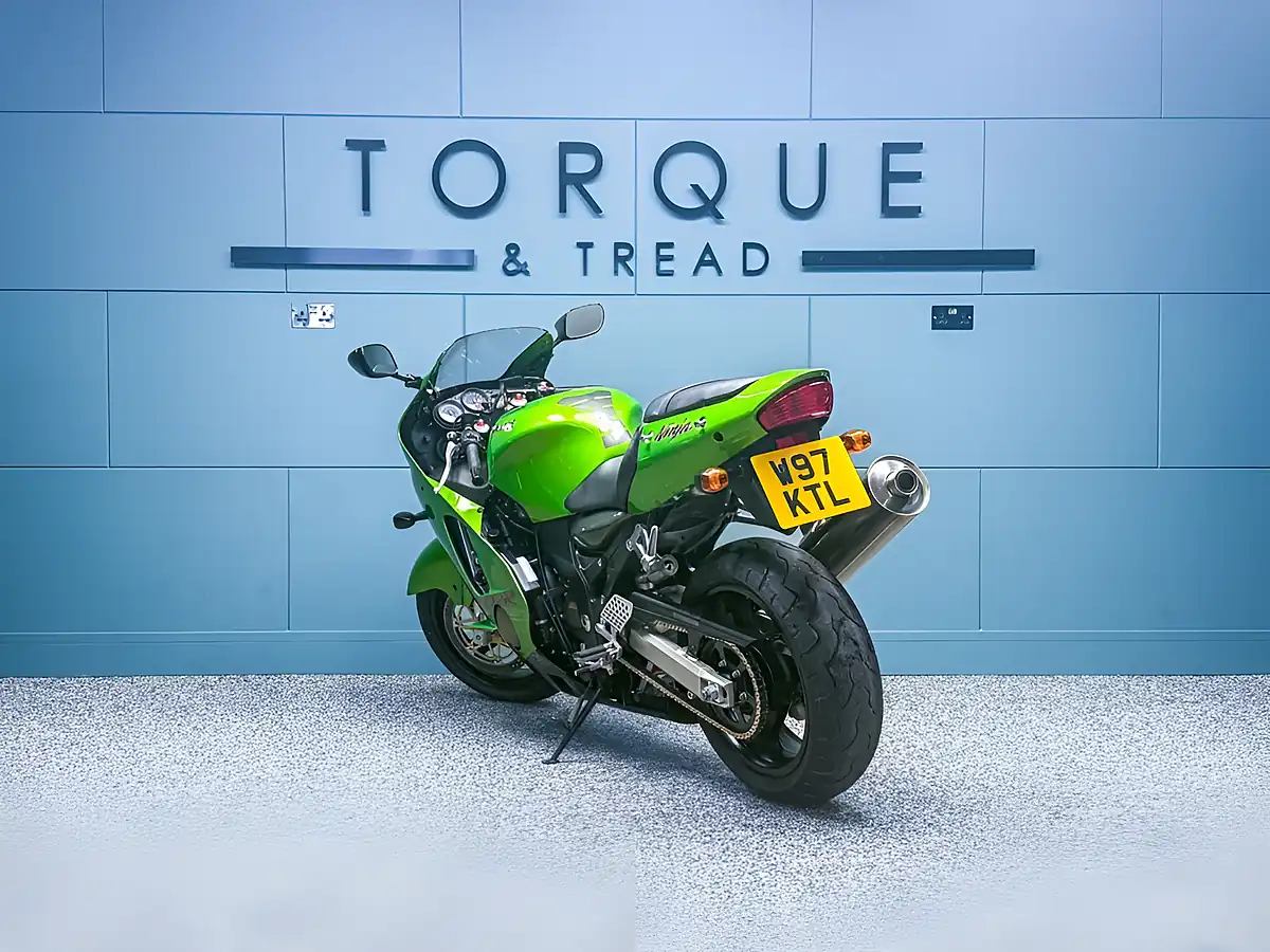 Used 2000 Kawasaki ZX-12R Ninja Green - Interior and Exterior details 6