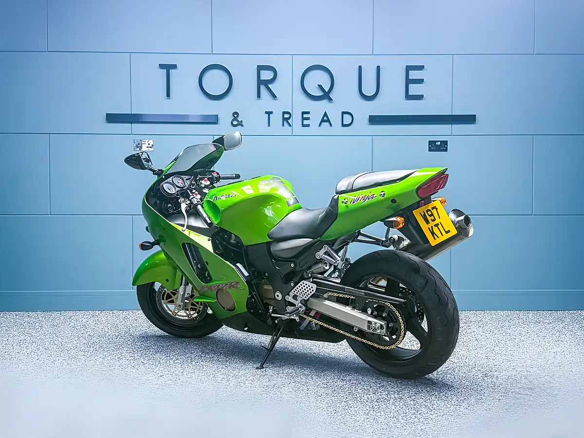 Used 2000 Kawasaki ZX-12R Ninja Green - Interior and Exterior details 7