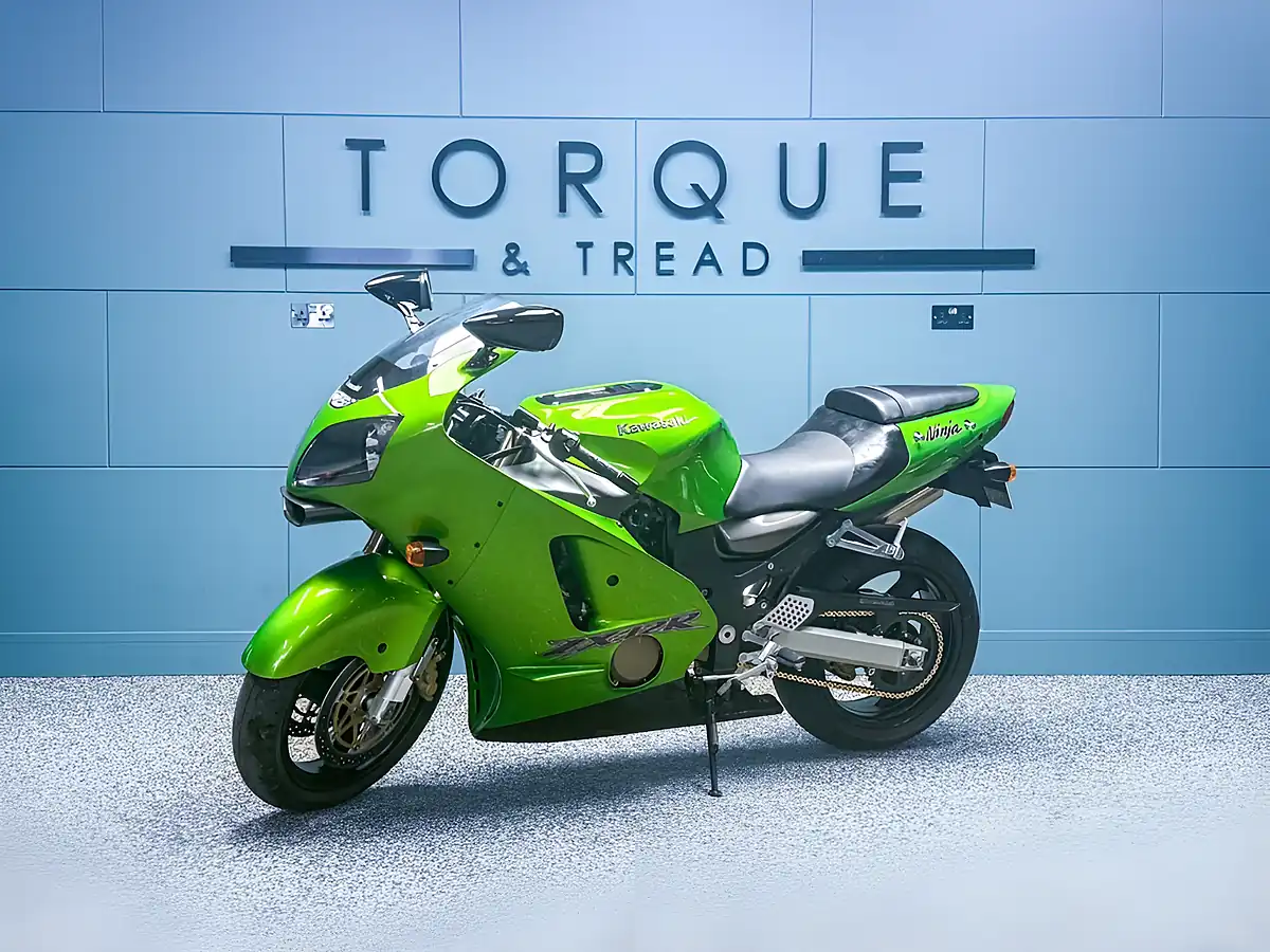Used 2000 Kawasaki ZX-12R Ninja Green - Interior and Exterior details 9