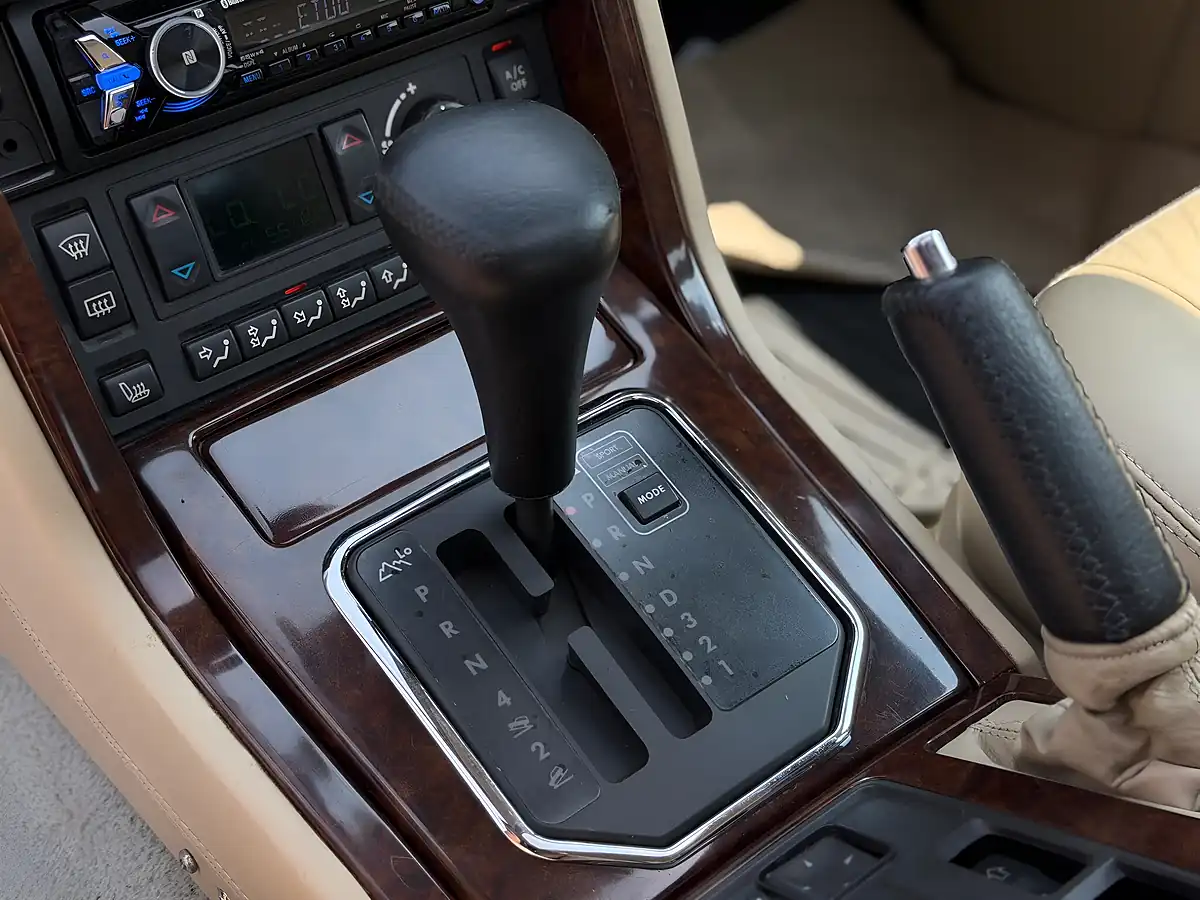 Used 2000 Land Rover Range Rover Vogue Silver - Interior and Exterior details 13