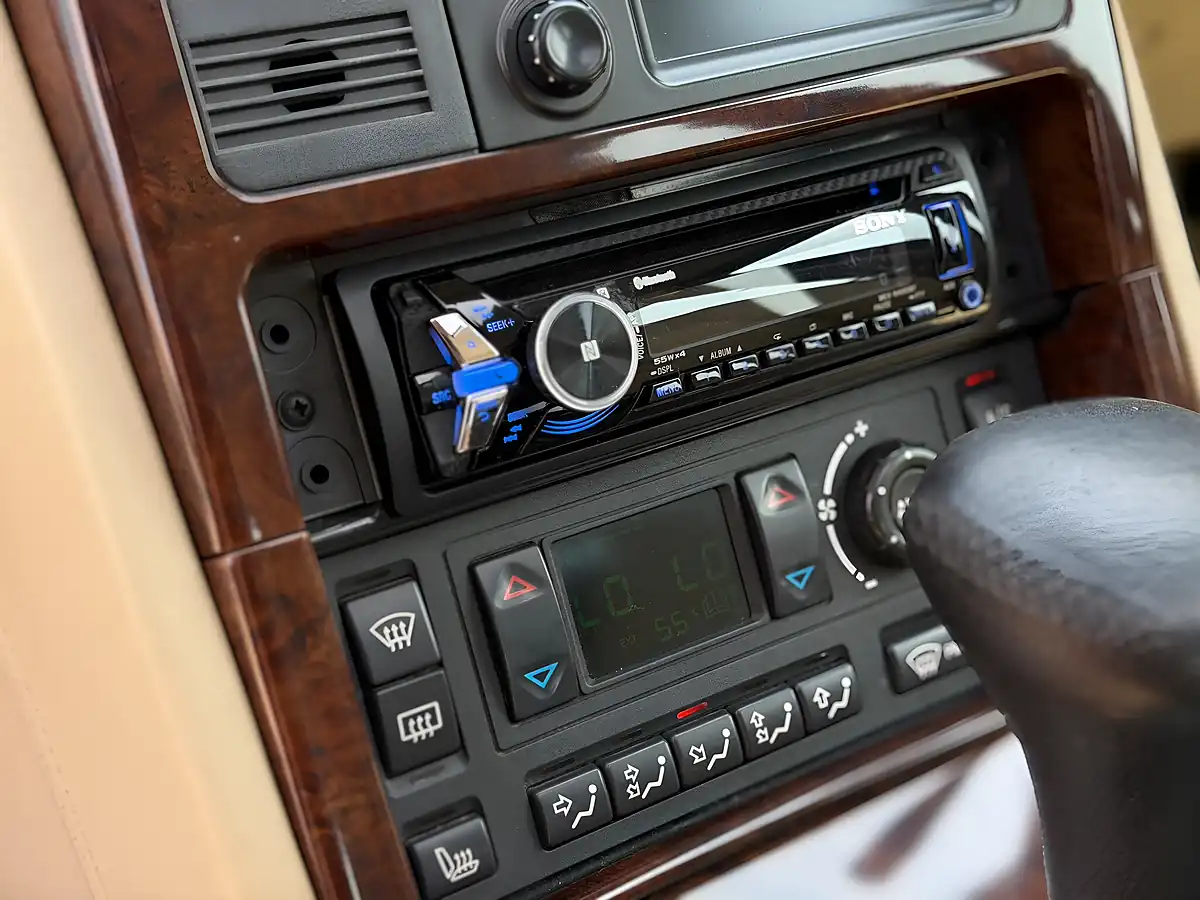 Used 2000 Land Rover Range Rover Vogue Silver - Interior and Exterior details 16