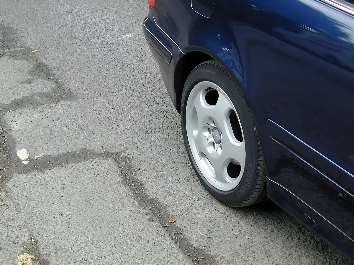 Used 2000 Mercedes-Benz Clk Coupe Azurite Blue Metallic - Interior and Exterior details 10