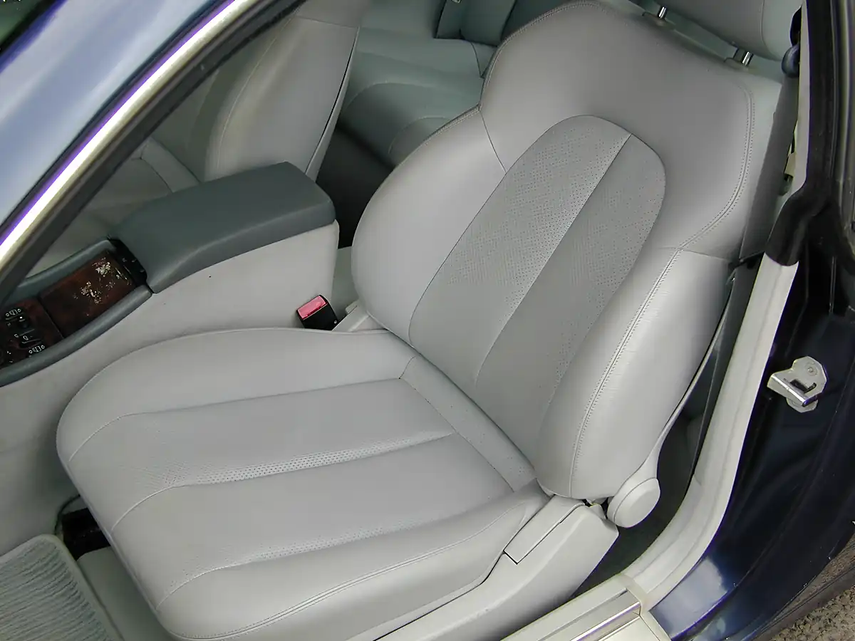Used 2000 Mercedes-Benz Clk Coupe Azurite Blue Metallic - Interior and Exterior details 14
