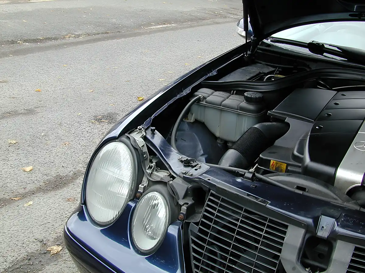 Used 2000 Mercedes-Benz Clk Coupe Azurite Blue Metallic - Interior and Exterior details 20