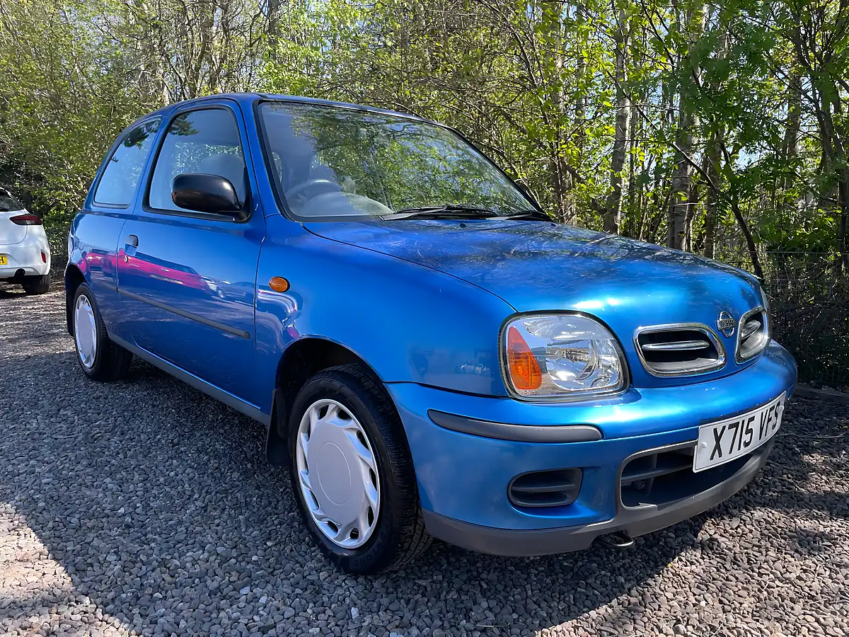 Used 2000 Nissan Micra S Blue - Front View