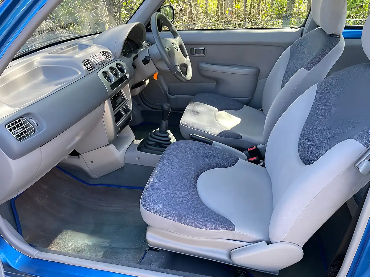 Used 2000 Nissan Micra S Blue - Interior and Exterior details 12