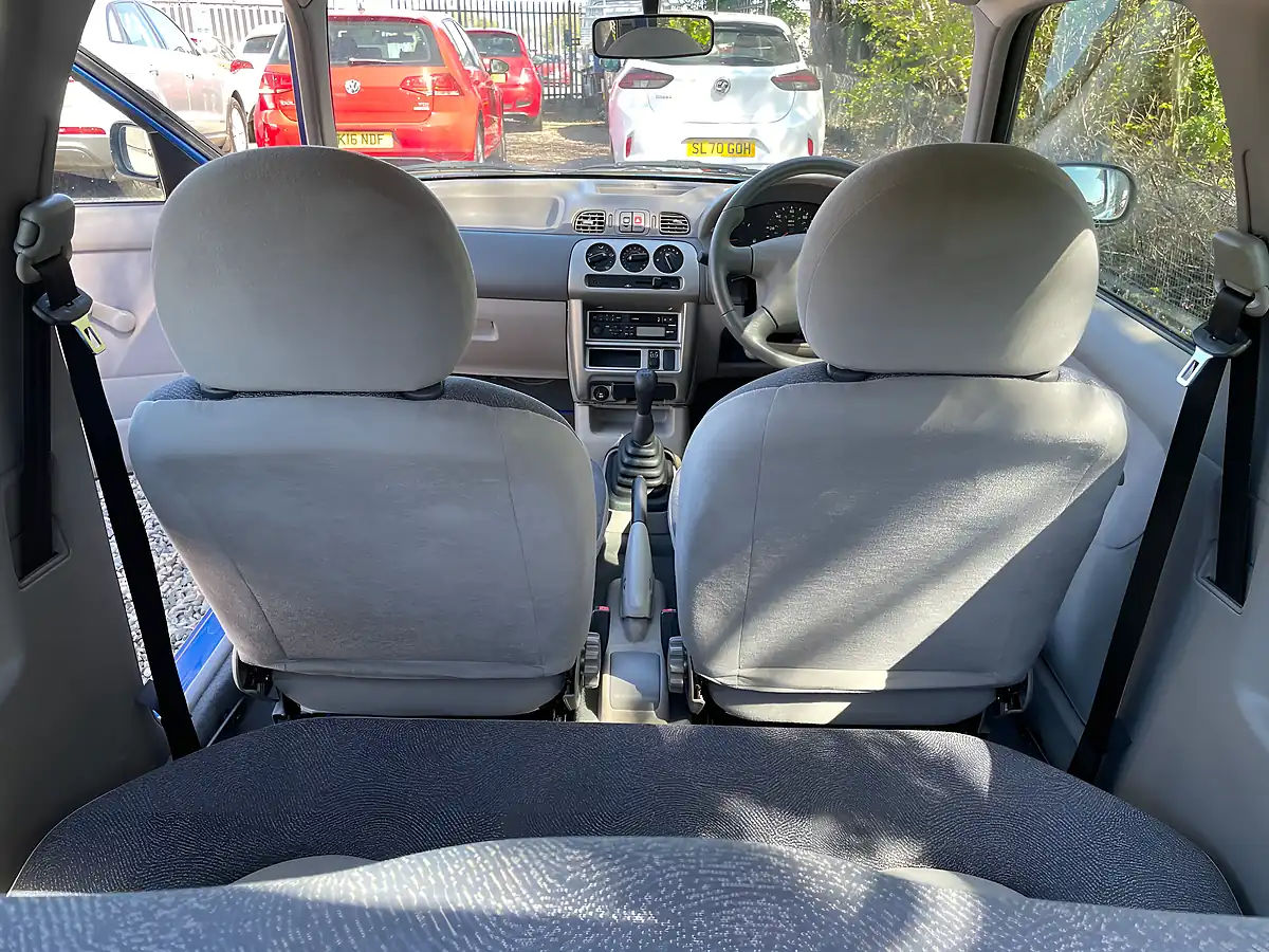 Used 2000 Nissan Micra S Blue - Interior and Exterior details 14