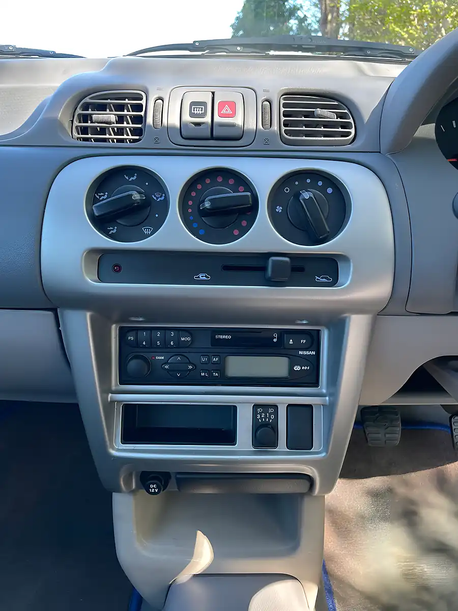 Used 2000 Nissan Micra S Blue - Interior and Exterior details 18