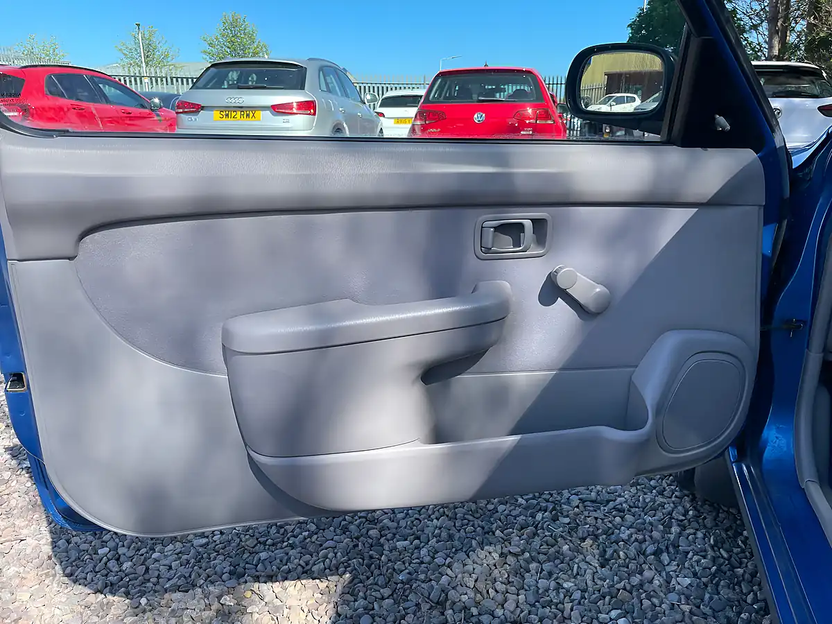 Used 2000 Nissan Micra S Blue - Interior and Exterior details 20