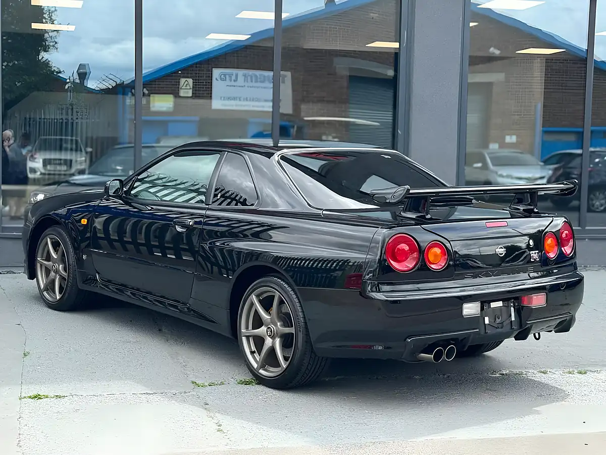 Used 2000 Nissan Skyline GT-R R34 Black - Interior and Exterior details 11