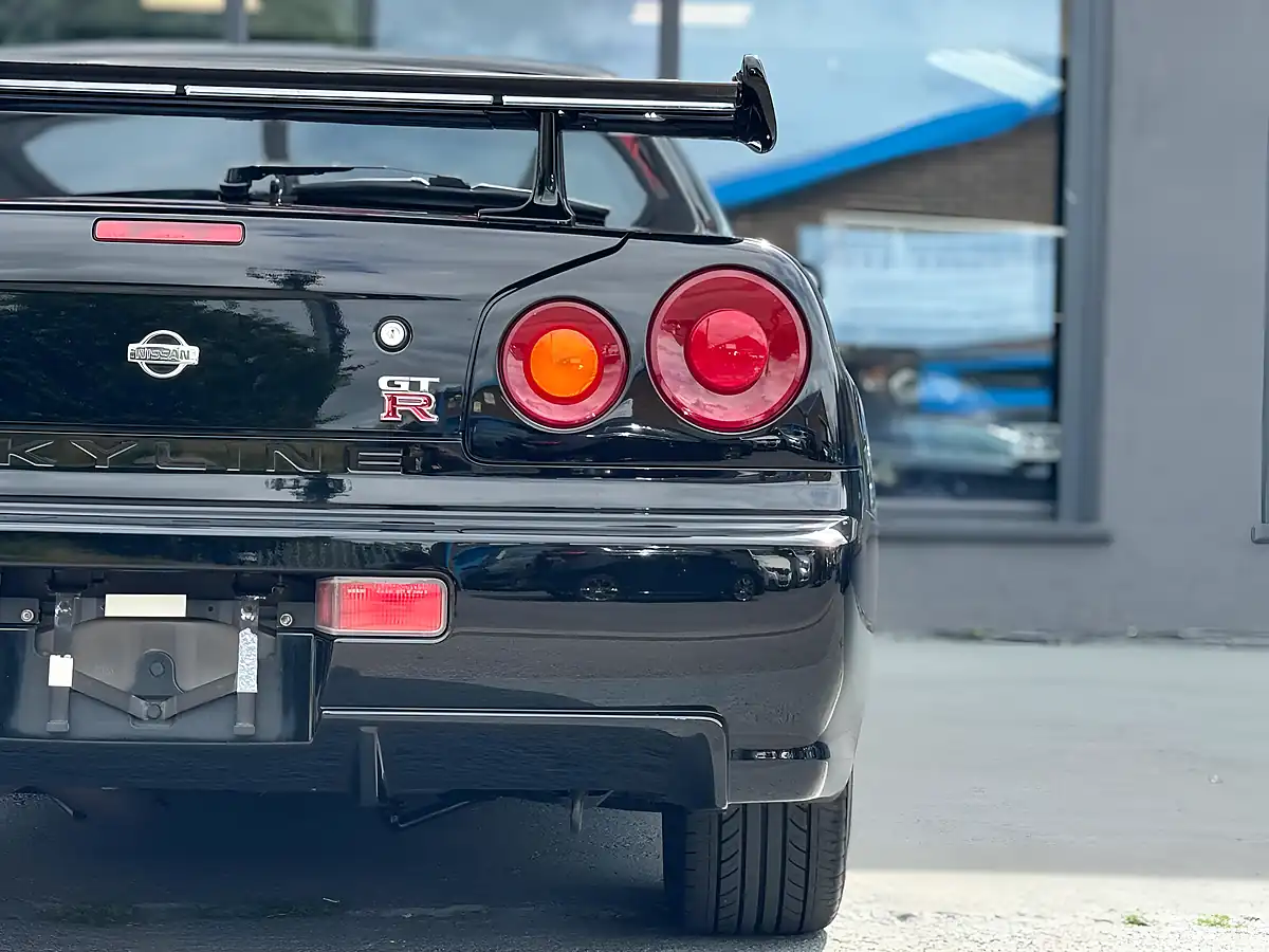 Used 2000 Nissan Skyline GT-R R34 Black - Interior and Exterior details 14