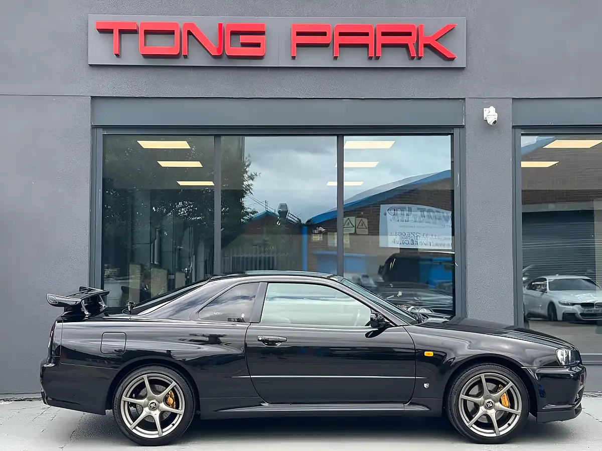Used 2000 Nissan Skyline GT-R R34 Black - Interior and Exterior details 15