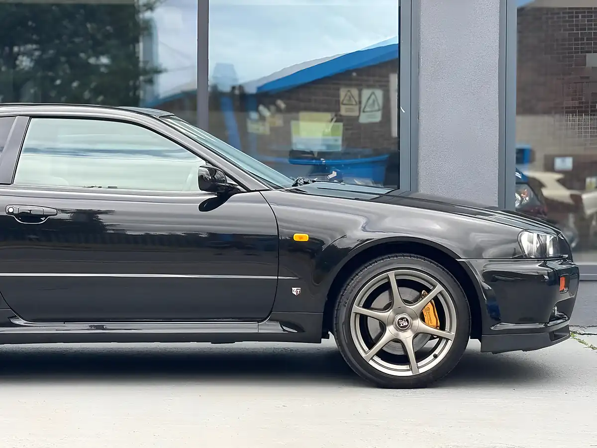 Used 2000 Nissan Skyline GT-R R34 Black - Interior and Exterior details 16