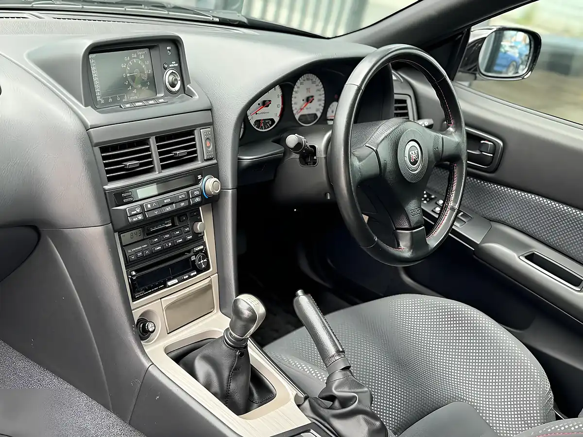 Used 2000 Nissan Skyline GT-R R34 Black - Interior and Exterior details 3
