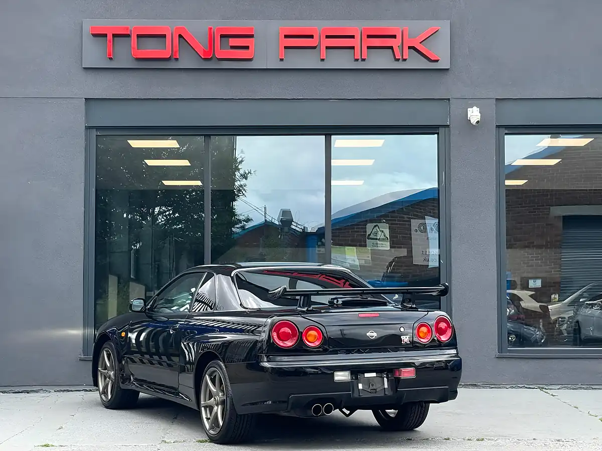 Used 2000 Nissan Skyline GT-R R34 Black - Interior and Exterior details 7