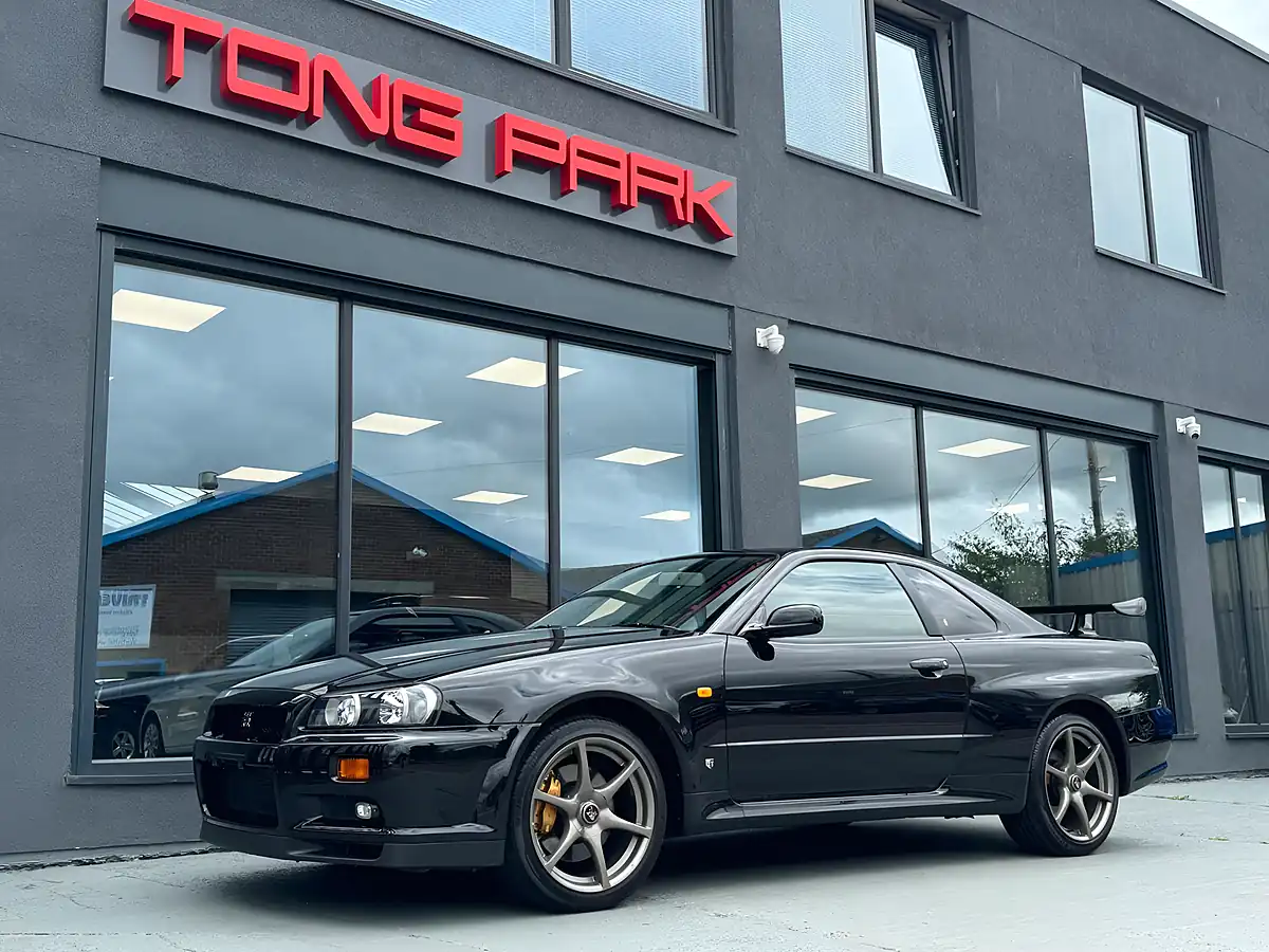Used 2000 Nissan Skyline GT-R R34 Black - Interior and Exterior details 8